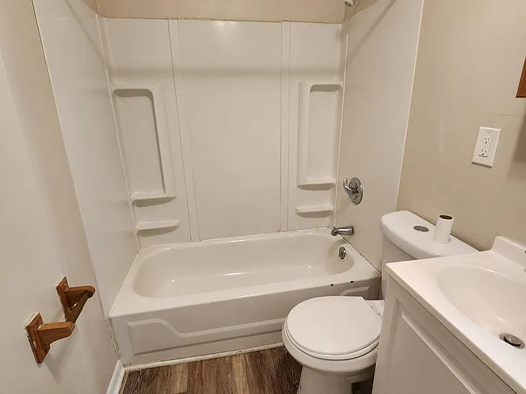 224 Gates Ave — Photo 11
