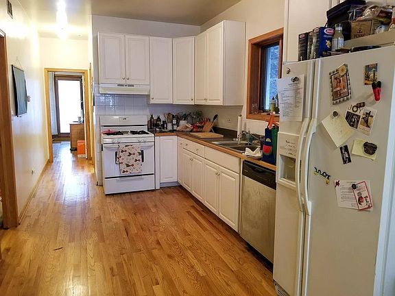 2nd image of 1520 W Superior St APT 1