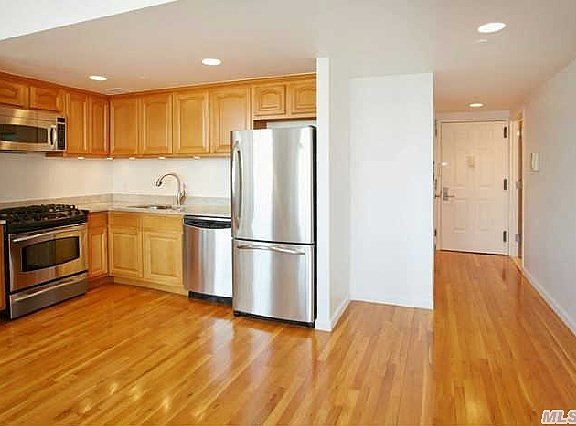 5th image of 11624 Grosvenor Ln APT 9B