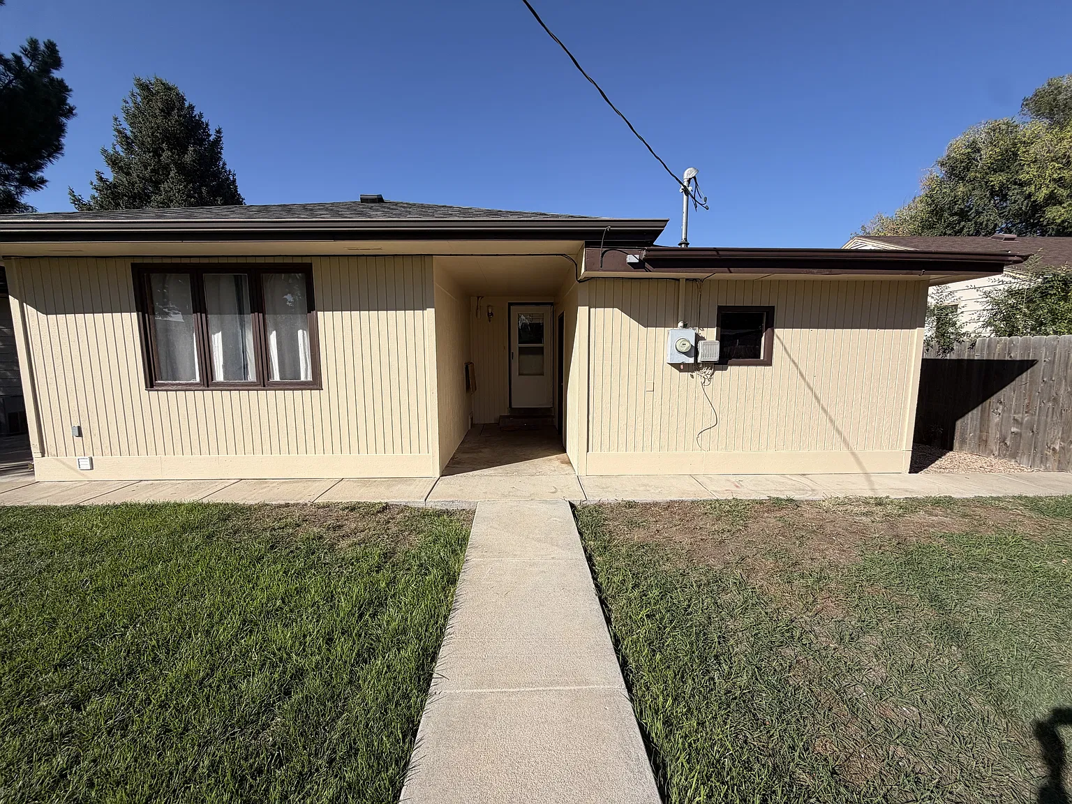 906 Gateway Avenue - 1 — Photo 3