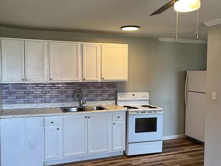 2220 Memorial Pkwy NW #A6 — Photo 8