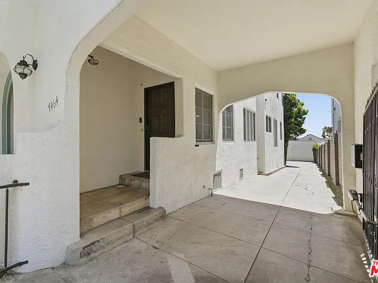 7464 Hollywood Blvd — Photo 3