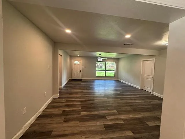 3 bed, 2.0 bath, 1924 sqft, $2,100 — Photo 4