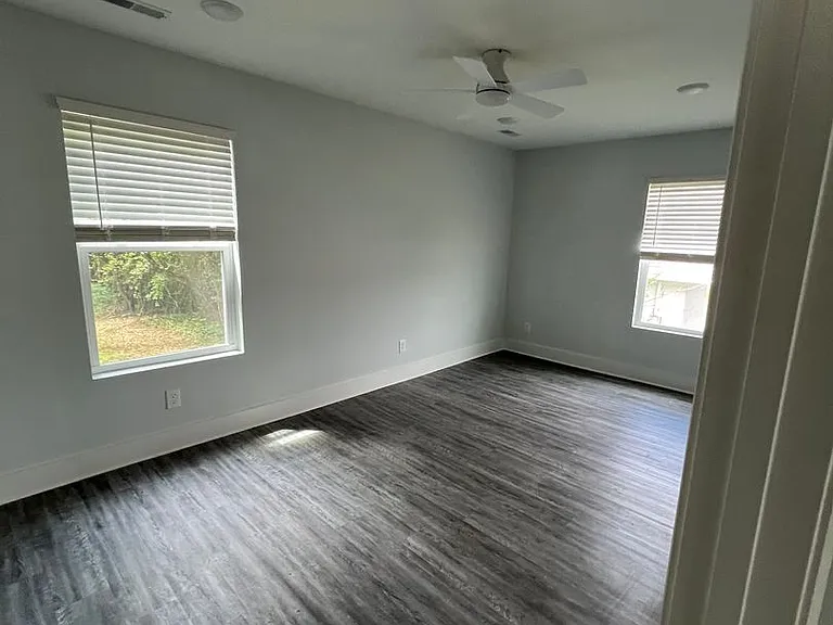 543 7th Ave NW — Photo 8