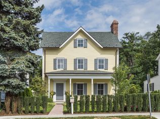 65 Sherwood Pl, Greenwich, CT 06830