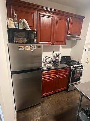 3rd image of 273 E 10th St APT 5