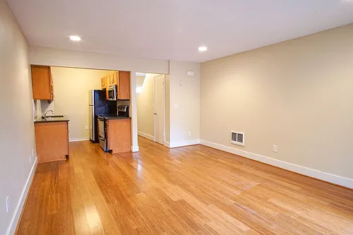 1625 SE Bidwell St #8 Photo 1