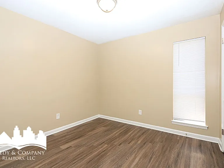 5104 Corkwood Dr — Photo 7
