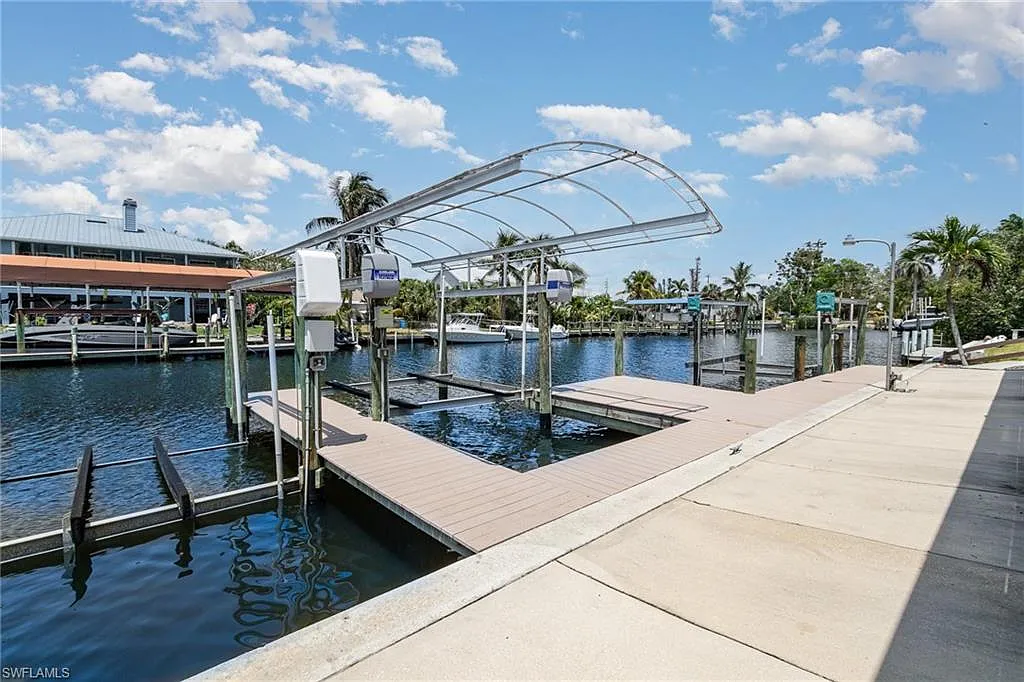 2 bed, 2.0 bath, 1488 sqft, $5,950 — Photo 3