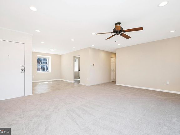 3rd image of 716 Quince Orchard Blvd APT 201