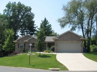 218 Whispering Oaks Dr, Bethalto, IL