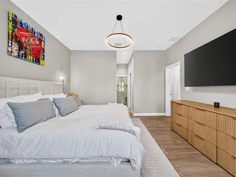 460 W Dilido Dr — Photo 19