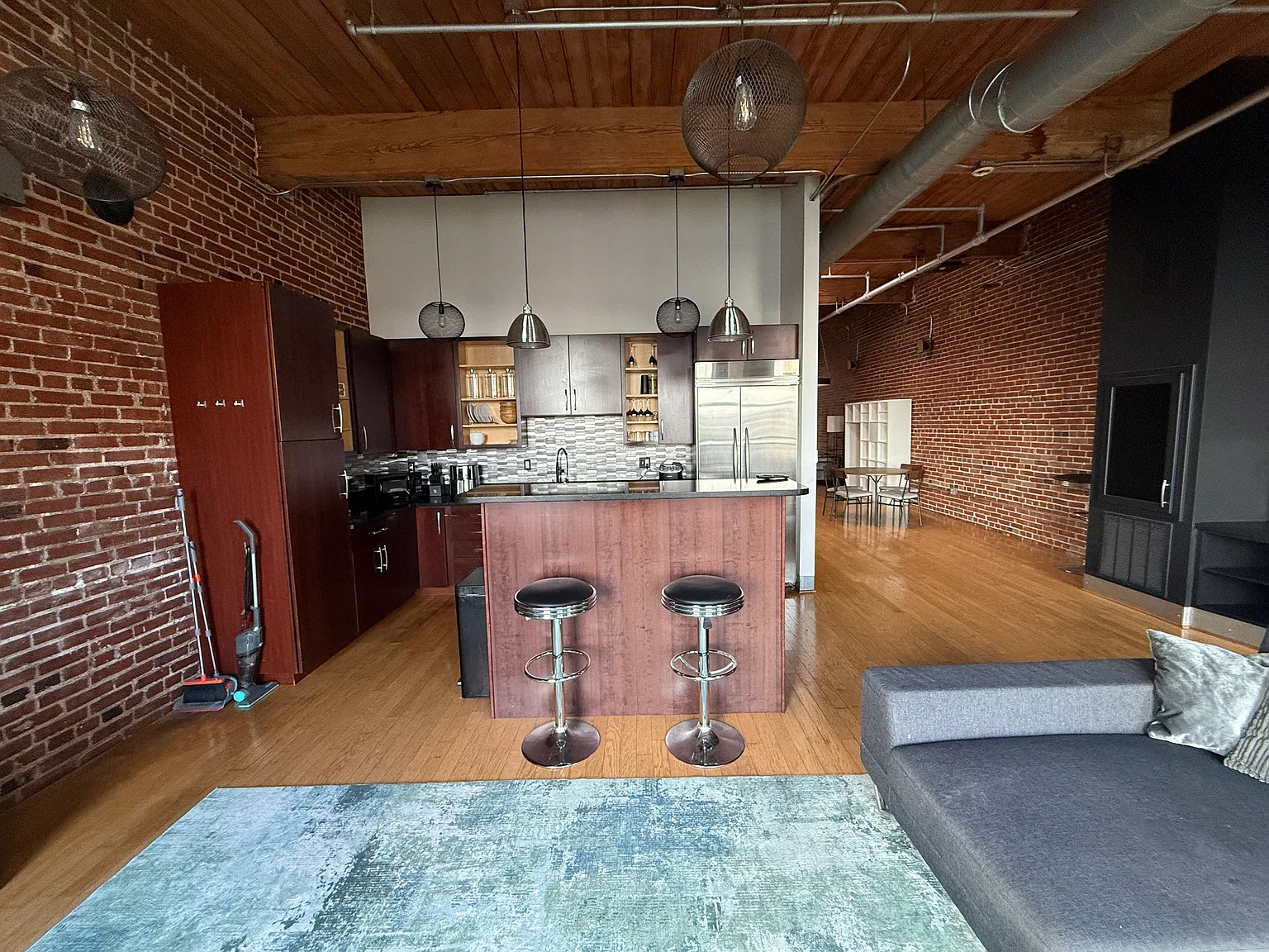 2 bed, 1952 sqft, $2,595 — Photo 4