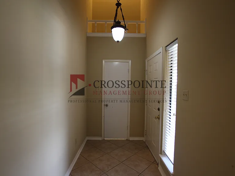 5875 Creekside Cir — Photo 3
