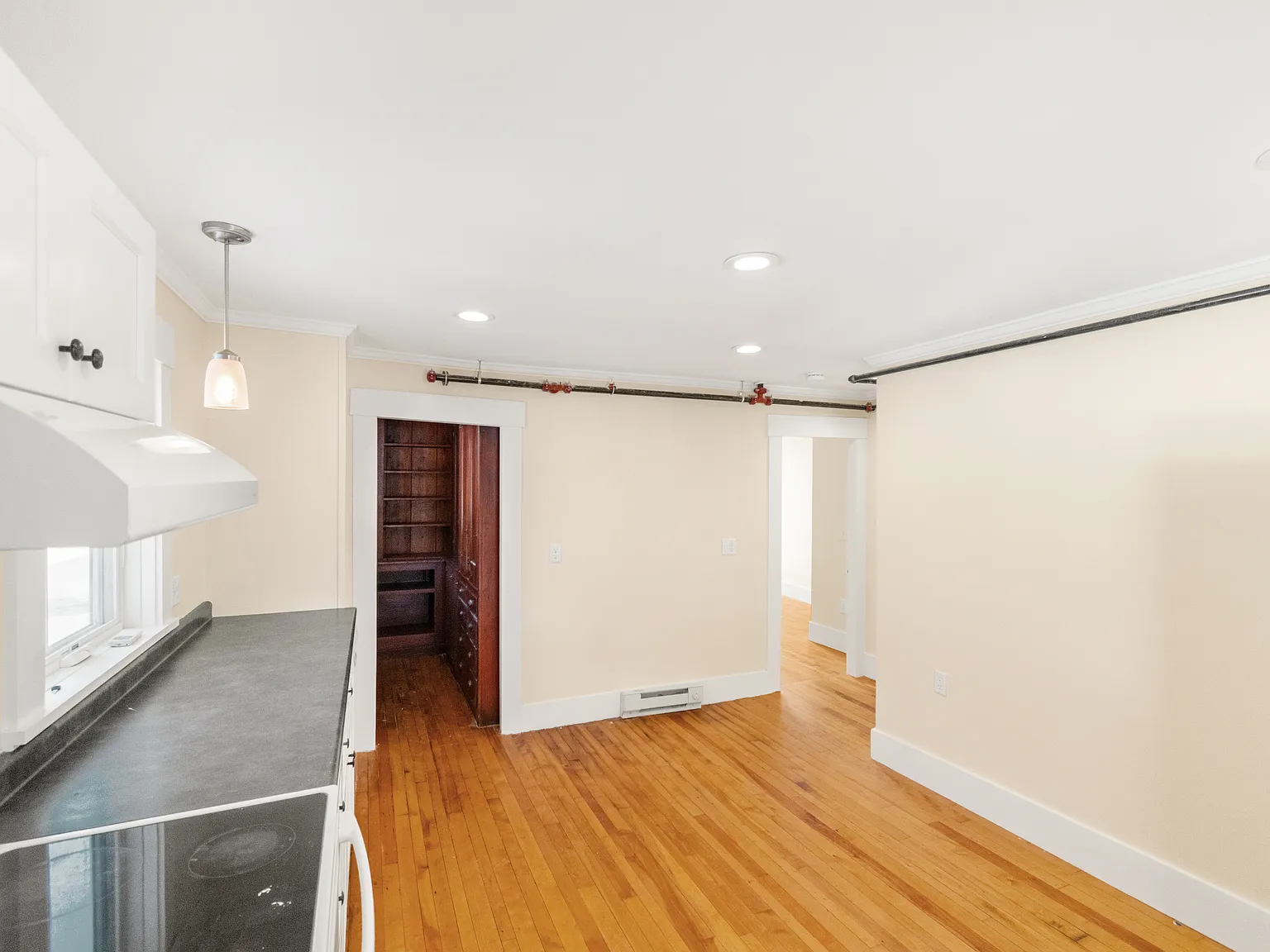 1 bed, 675 sqft, $1,800 — Photo 2