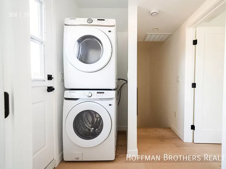 2681 Roseview Ave — Photo 10