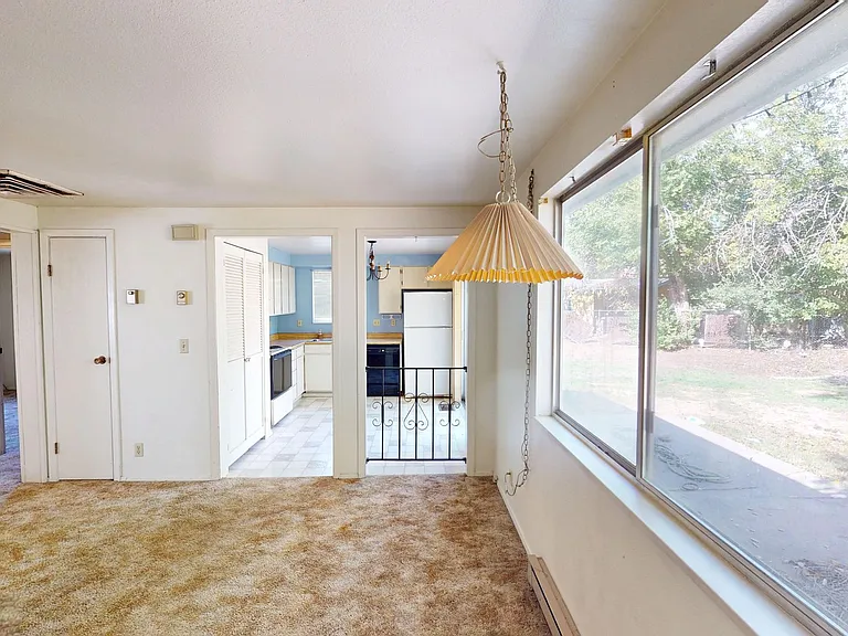 451 Loveridge Dr — Photo 9