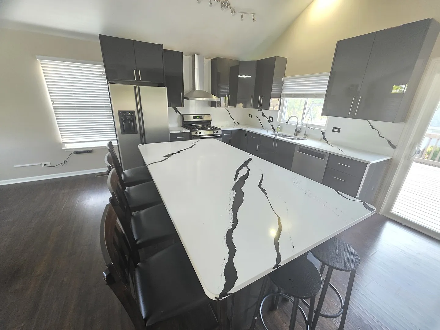 3 bed, 2.5 bath, 1744 sqft, $3,100 — Photo 3