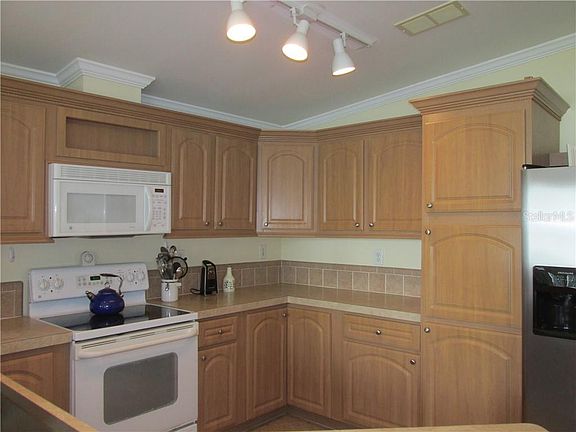 5th image of 83 Beaverkill Dr