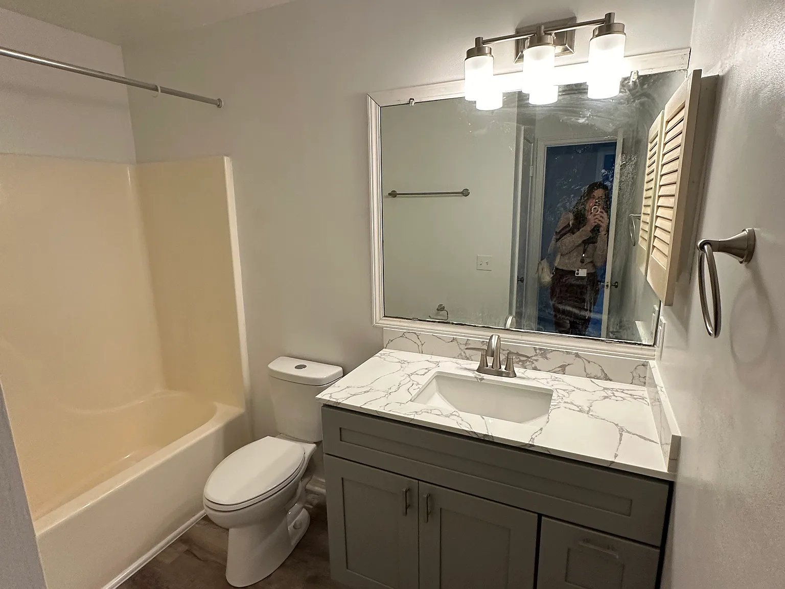 601 E Burgess Rd — Photo 4