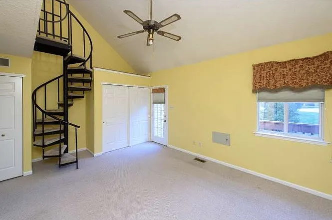 421 Cannon Ct — Photo 17