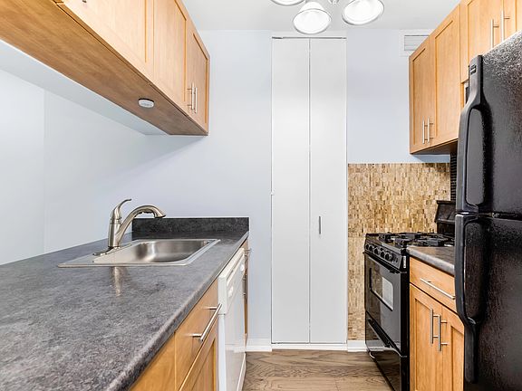 4th image of 300 Albany St APT 7C