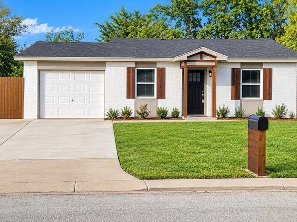 2451 Dancy Dr N, Fort Worth, TX 76131