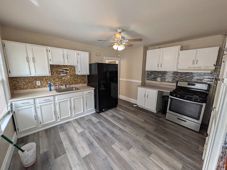 823 Canterbury St — Photo 14