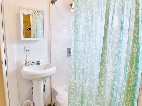 3rd image of 5840 S Normandie Ave #2