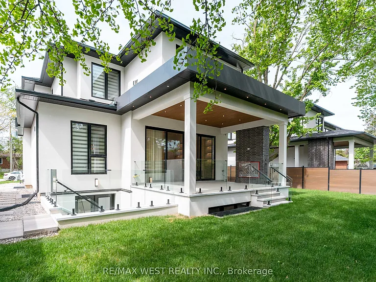 510 Wellington Cres — Photo 44