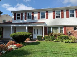 1 Bennett Ave, Huntington Station, NY 11746