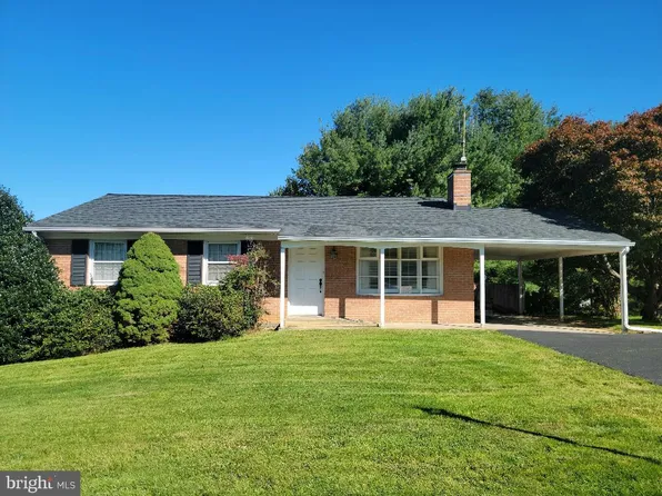 10727 Clinton Ave, Hagerstown, MD 21740