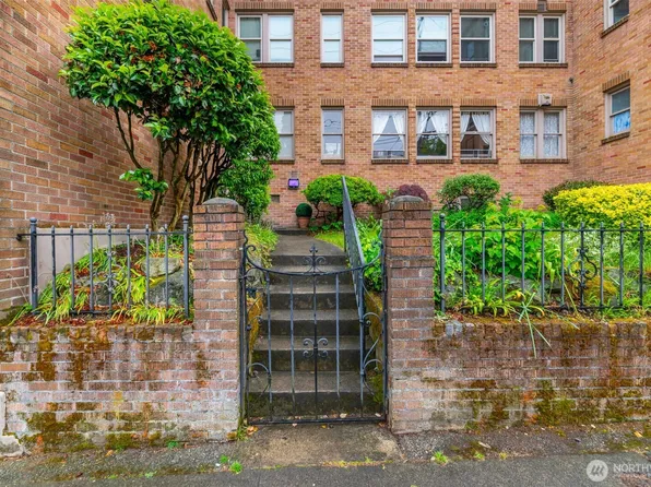 1427 3rd Avenue W #8, Seattle, WA 98119