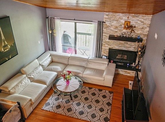 3rd image of 14533 Walden Ct Ph 4