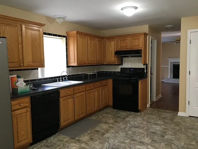 Kitchen - granite countertops