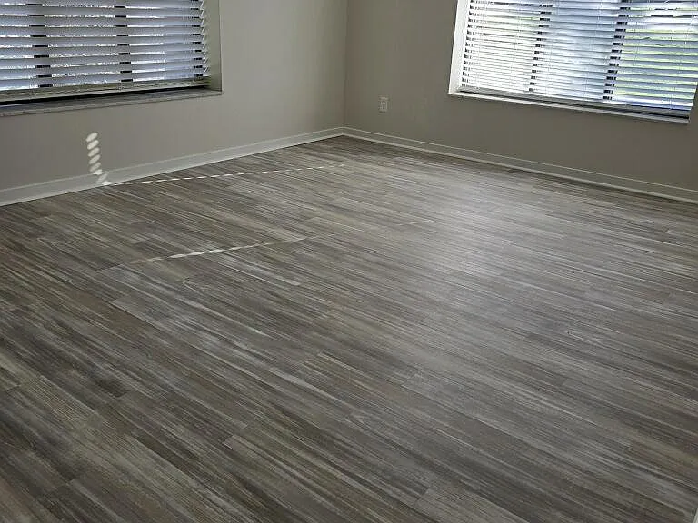 824 Forest Green Dr — Photo 3