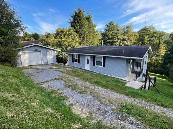 213 S 1st St, Shinnston, WV 26431