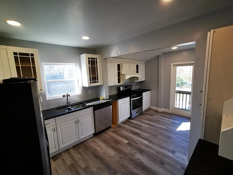 1588 Franklin Ave — Photo 15