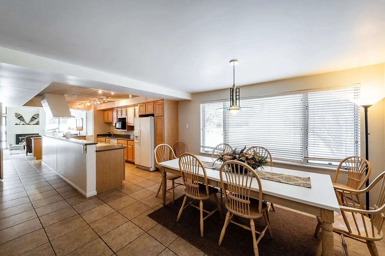 4 bed, 2.5 bath, 1610 sqft, $3,795 — Photo 3
