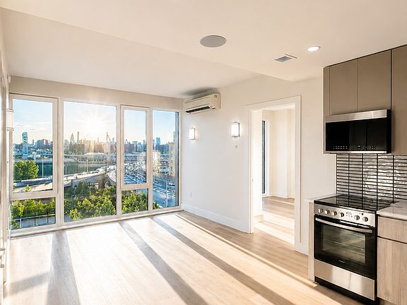 2nd image of 91 Bruckner Blvd #706