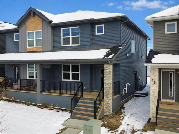 747 W Creekside Blvd SW, Calgary, AB T2X 5H1