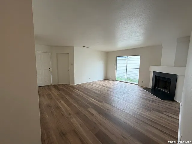 7643 Chatsworth — Photo 8