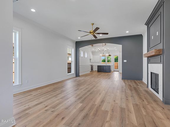4th image of 410 Dunvegan Ct
