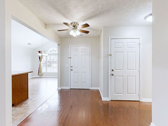 3rd image of 1079 Savannah Ave