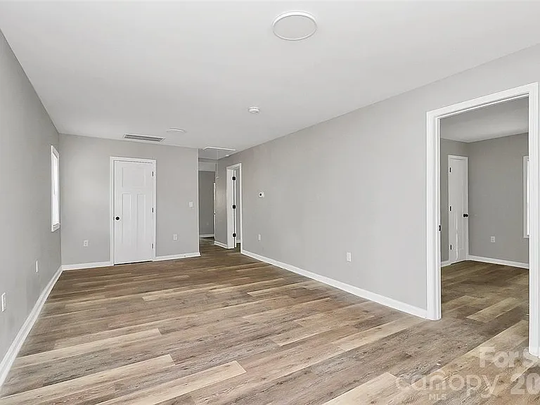 55 Dunn St — Photo 6