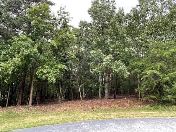 135 Deep Water Ct Unit 136, New London, NC 28127