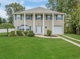 26 Wesleyan Rd, Commack, NY 11725