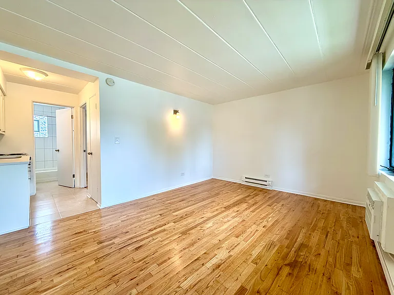 945 Troost Ave #12 — Photo 2