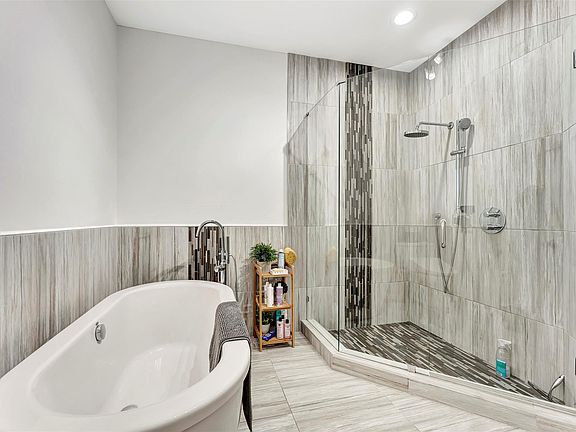 3rd image of 11904 Glenmore Drive #3-2