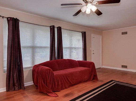 5th image of 2731 Lakewood Dr